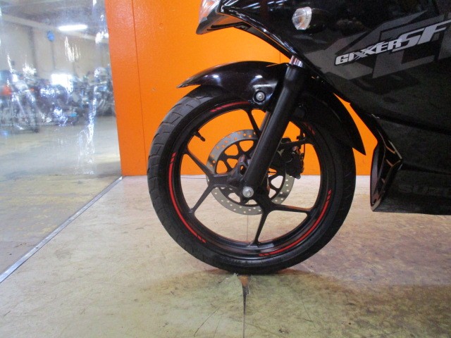 ホイールもこの通り状態グッド！！フォークのアウターまでもが綺麗な一台！悩むのは本当に危険な一台！！